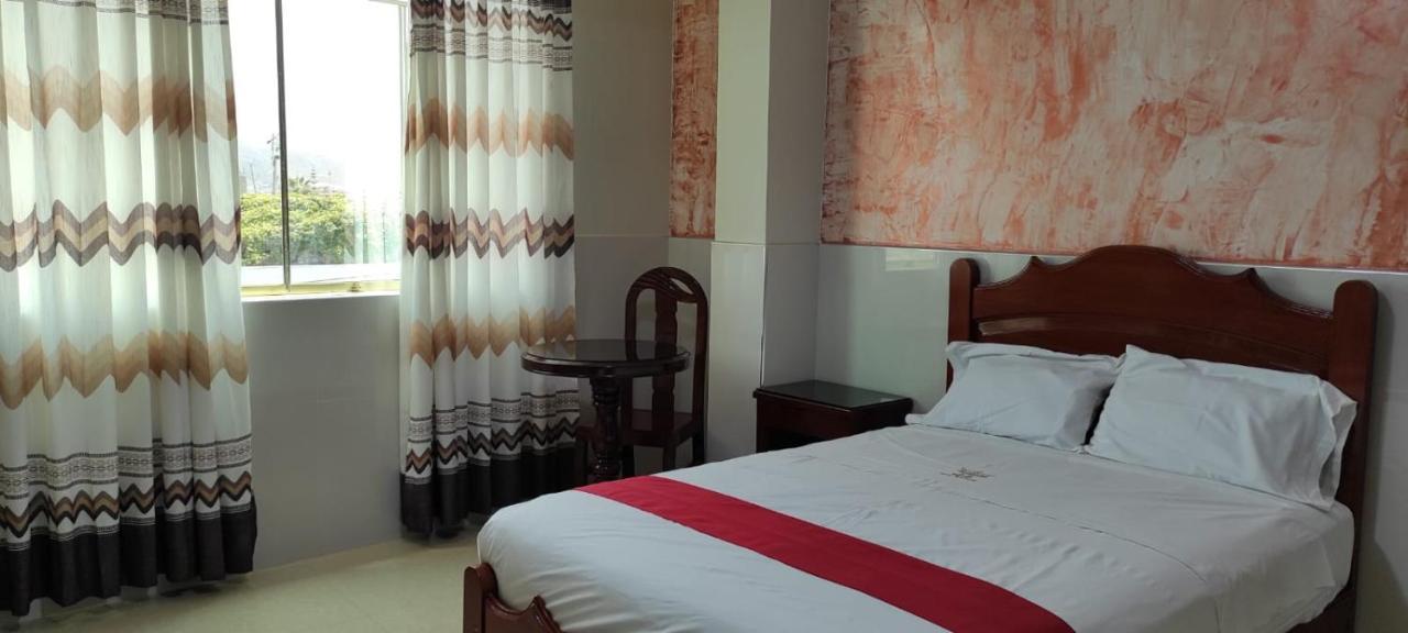 Hotel Real Bolivar Chimbote Esterno foto